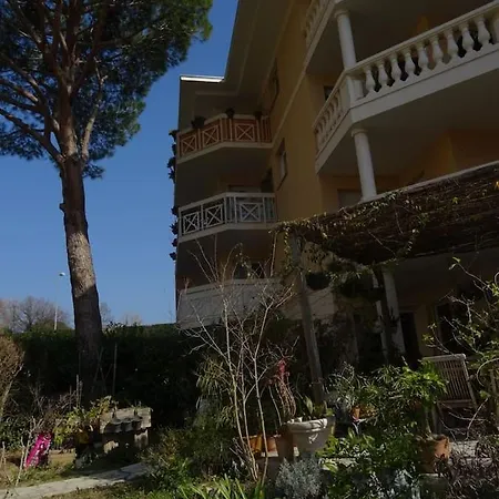 Tranquille Avec Jardin Et Piscine